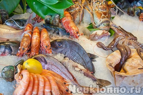 Почти 400 кг потенциально опасной рыбы и морепродуктов изъяли на рынке в Приморье